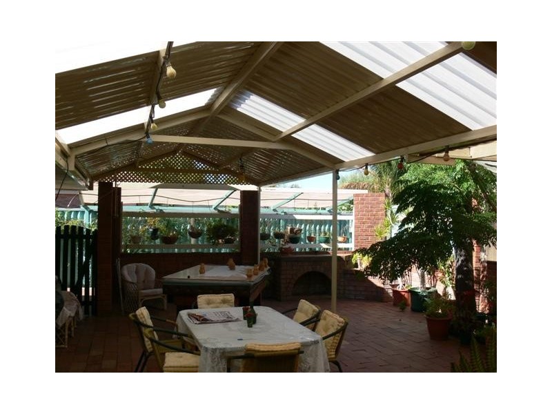 8 Penrith Street, Dudley Park WA 6210