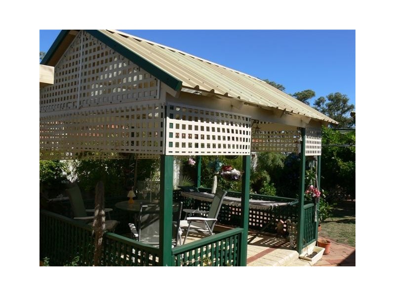 8 Penrith Street, Dudley Park WA 6210