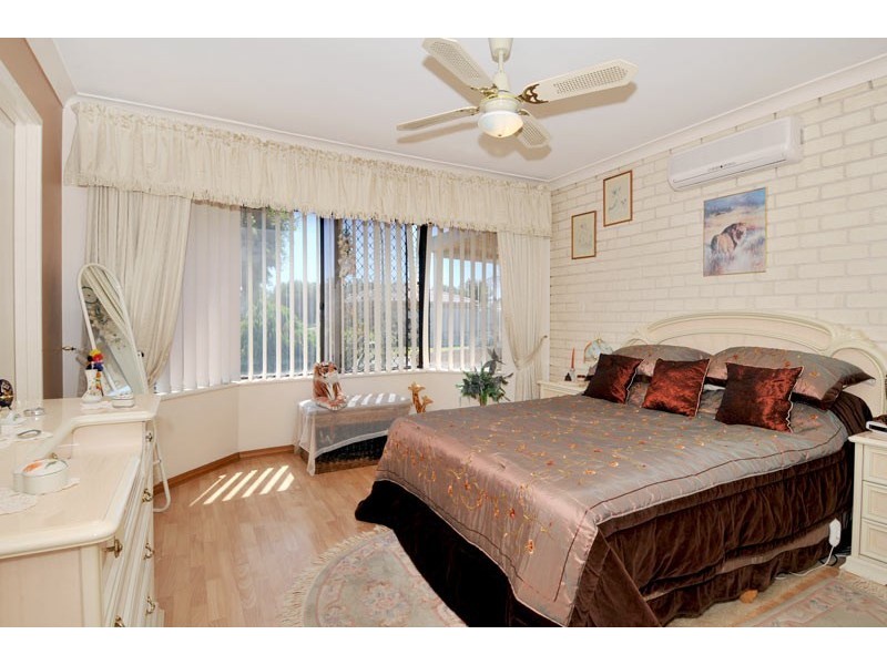 8 Penrith Street, Dudley Park WA 6210