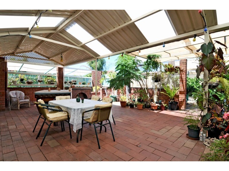 8 Penrith Street, Dudley Park WA 6210