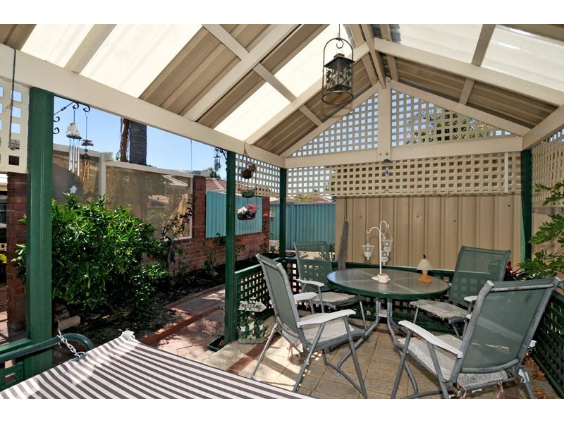 8 Penrith Street, Dudley Park WA 6210