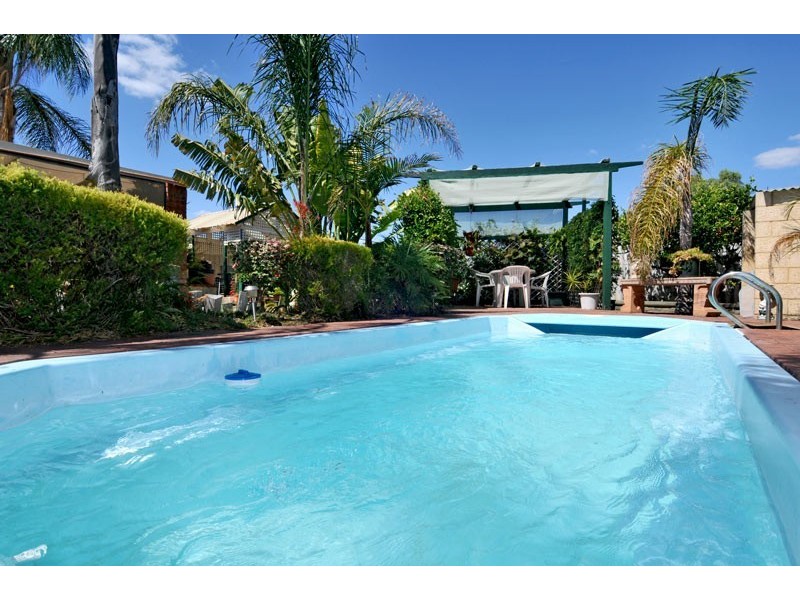 8 Penrith Street, Dudley Park WA 6210