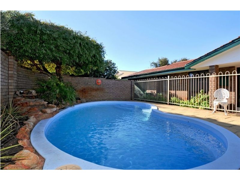 14 Sandalwood Parade, Halls Head WA 6210