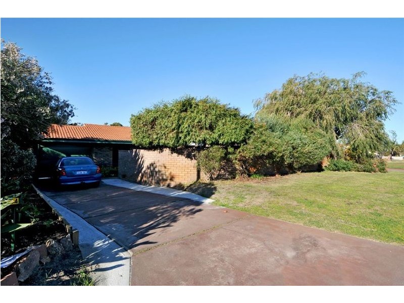 14 Sandalwood Parade, Halls Head WA 6210