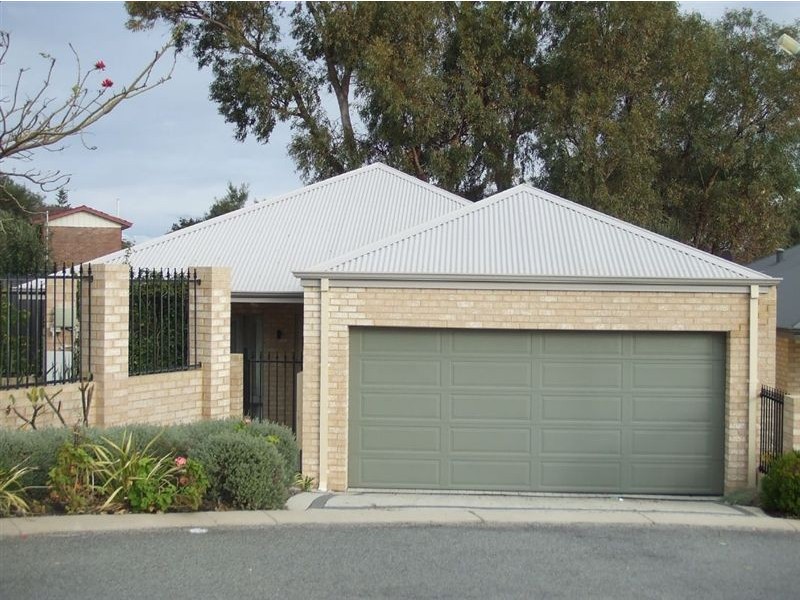 3/6 valley road, Halls Head WA 6210