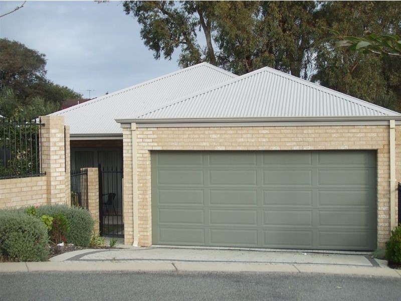 3/6 valley road, Halls Head WA 6210