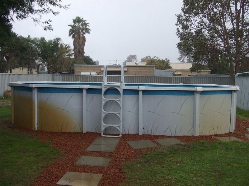 4 Moulton Street, Coodanup WA 6210