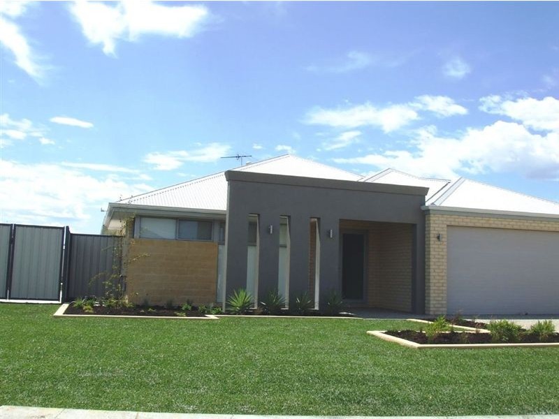 4 Bamburgh Turn, Meadow Springs WA 6210