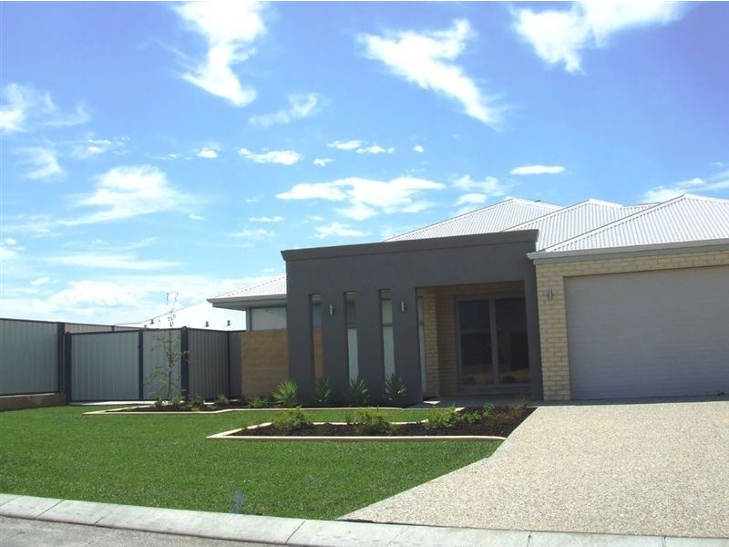 4 Bamburgh Turn, Meadow Springs WA 6210