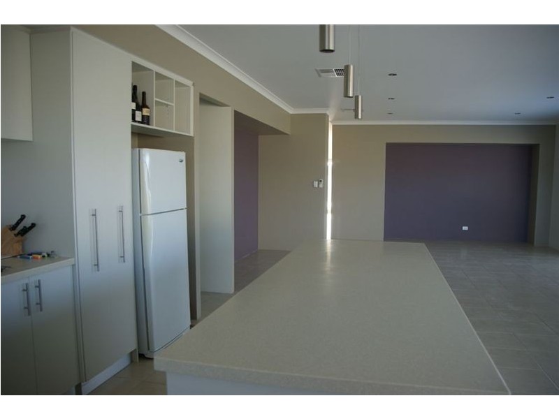 4 Bamburgh Turn, Meadow Springs WA 6210