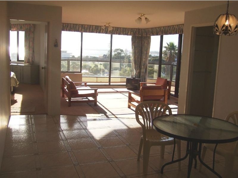 10/6 Valley Road, Halls Head WA 6210