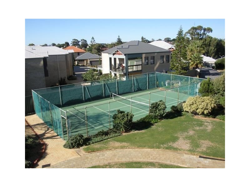 10/6 Valley Road, Halls Head WA 6210