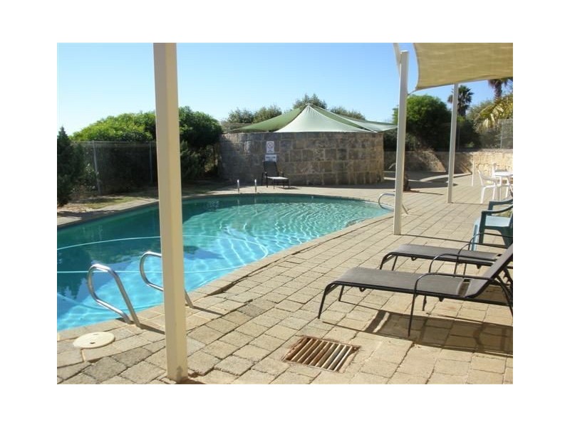 10/6 Valley Road, Halls Head WA 6210