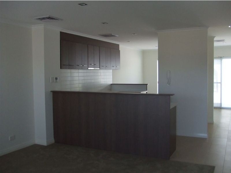 1/22 Butcherbird Loop, Erskine WA 6210