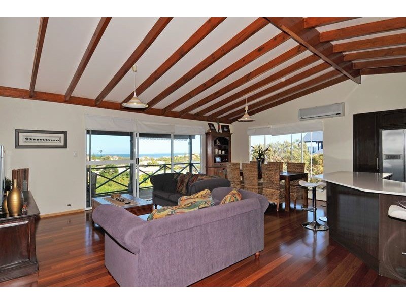 8 Marsh Place, Halls Head WA 6210