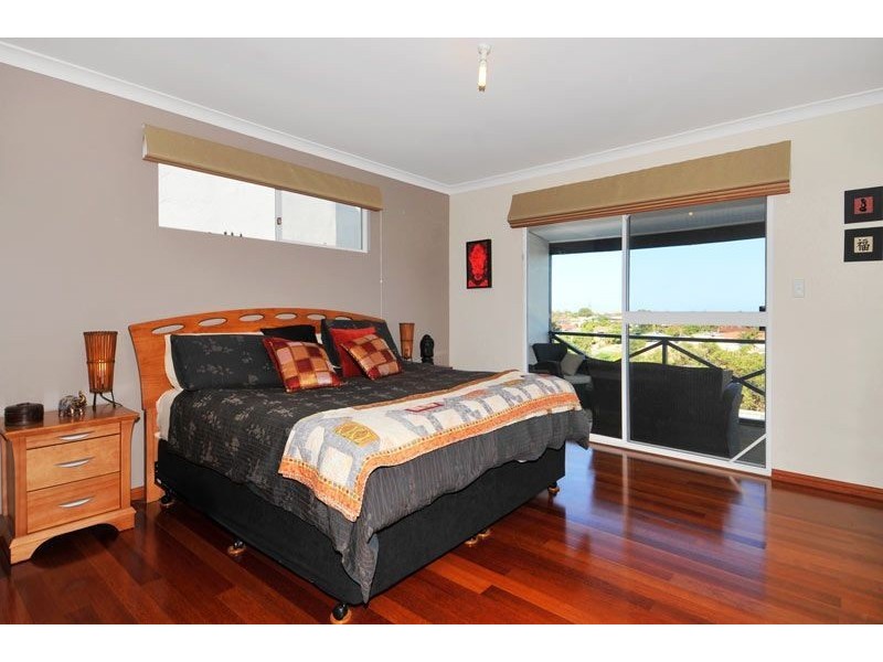 8 Marsh Place, Halls Head WA 6210