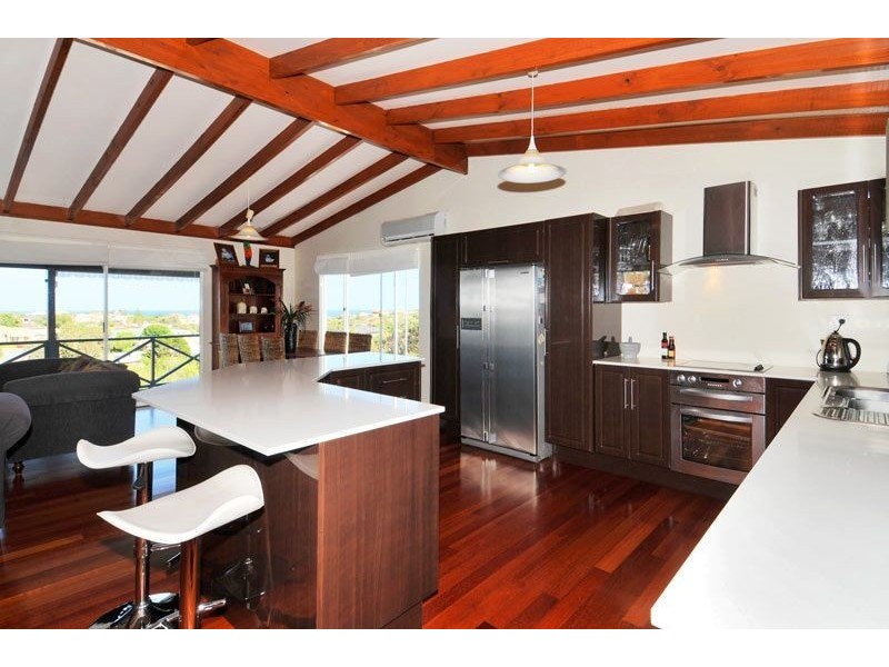 8 Marsh Place, Halls Head WA 6210