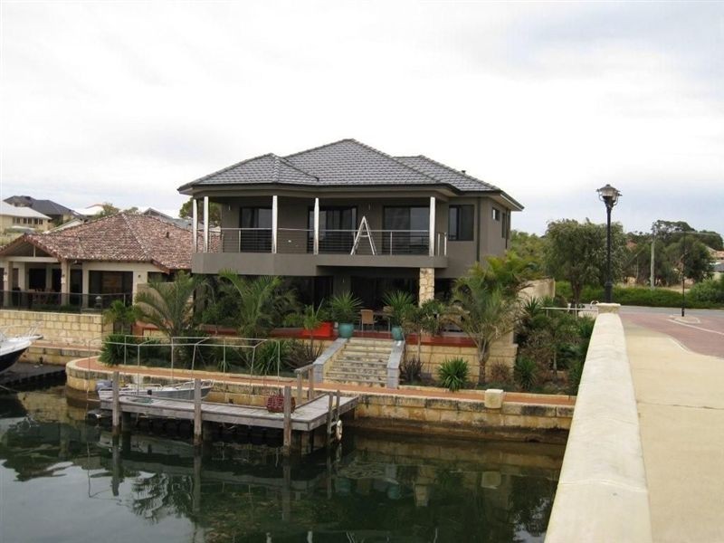 9 queen parade, Wannanup WA 6210