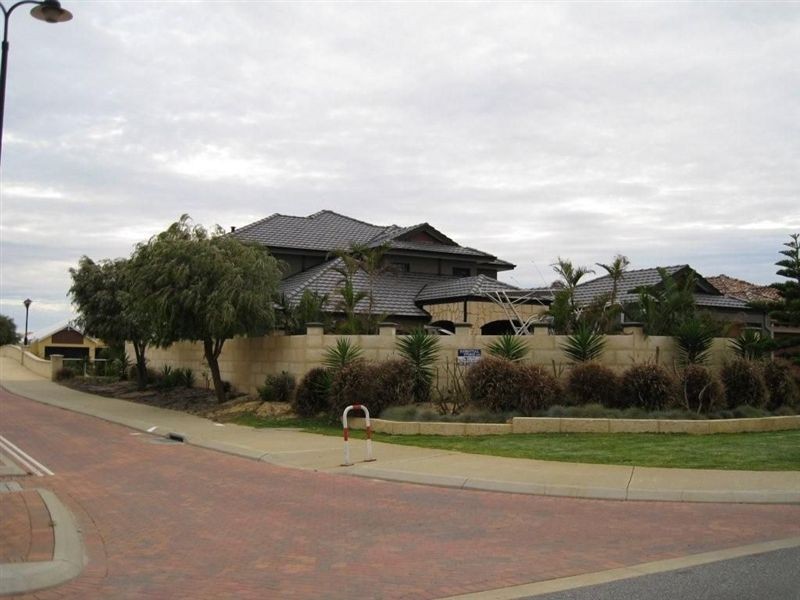 9 queen parade, Wannanup WA 6210