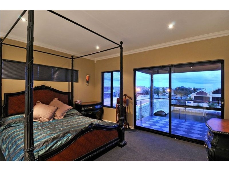 9 queen parade, Wannanup WA 6210
