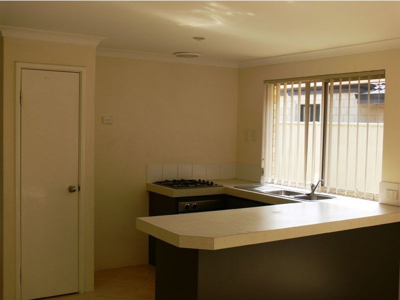 2/36A Pentland Crescent, Dudley Park WA 6210