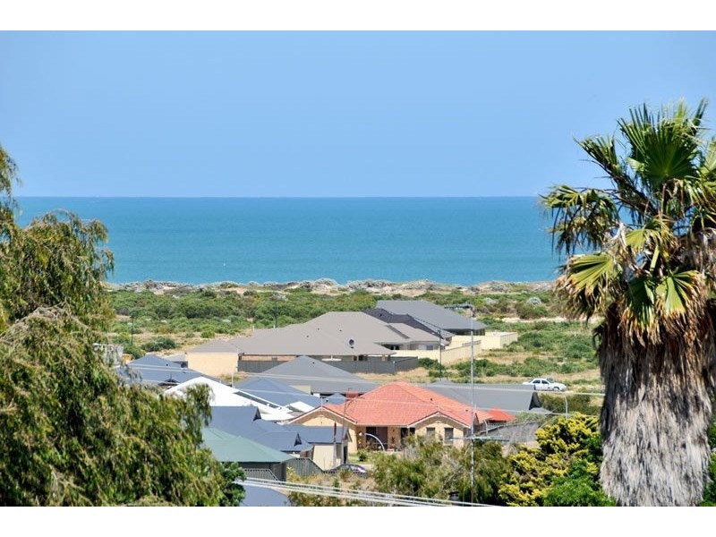 82 crystaluna drive, Golden Bay WA 6174