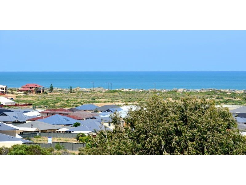 82 crystaluna drive, Golden Bay WA 6174
