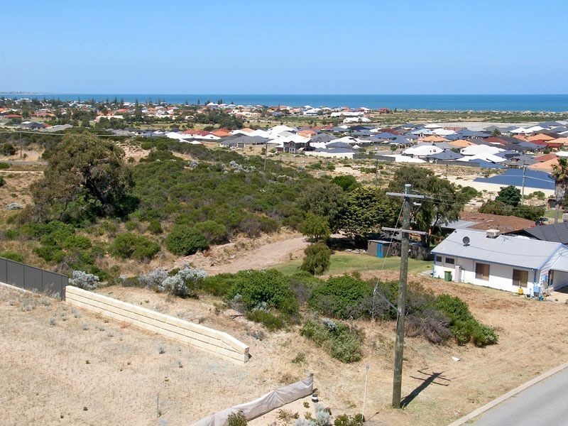 82 crystaluna drive, Golden Bay WA 6174