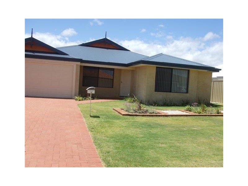 10 Arlette Pass, Lakelands WA 6210