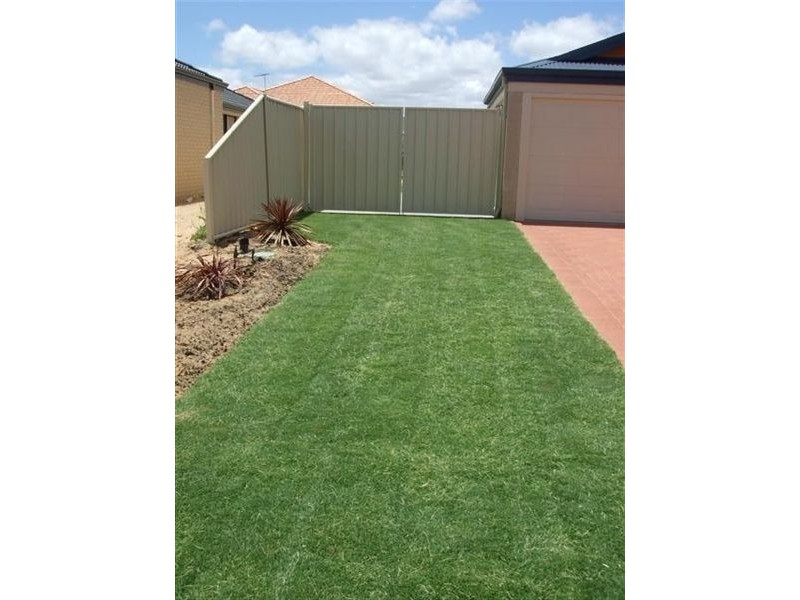 10 Arlette Pass, Lakelands WA 6210