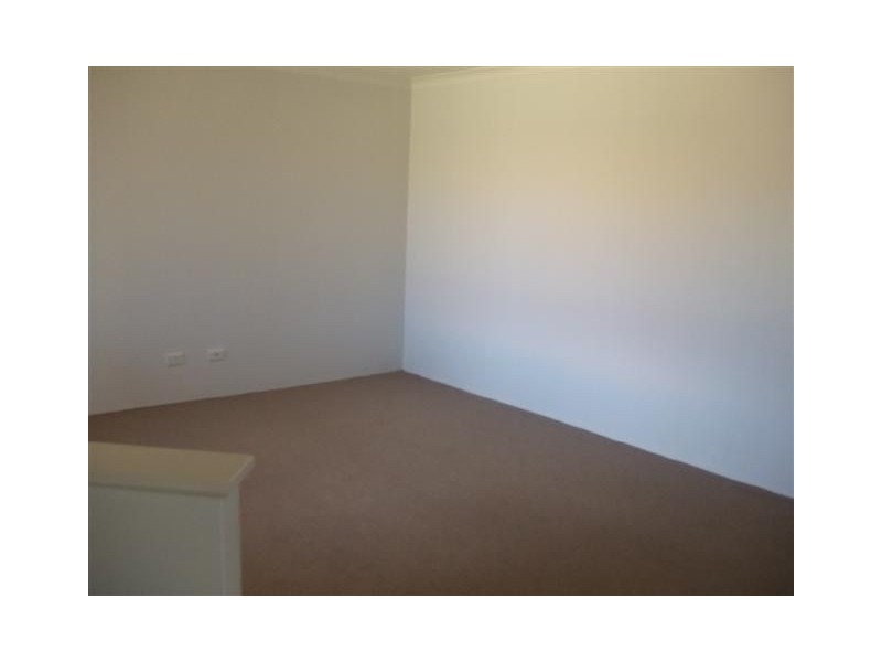 10 Arlette Pass, Lakelands WA 6210