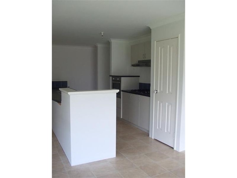 10 Arlette Pass, Lakelands WA 6210