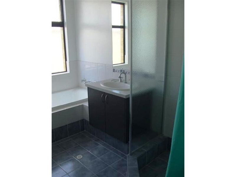 10 Arlette Pass, Lakelands WA 6210