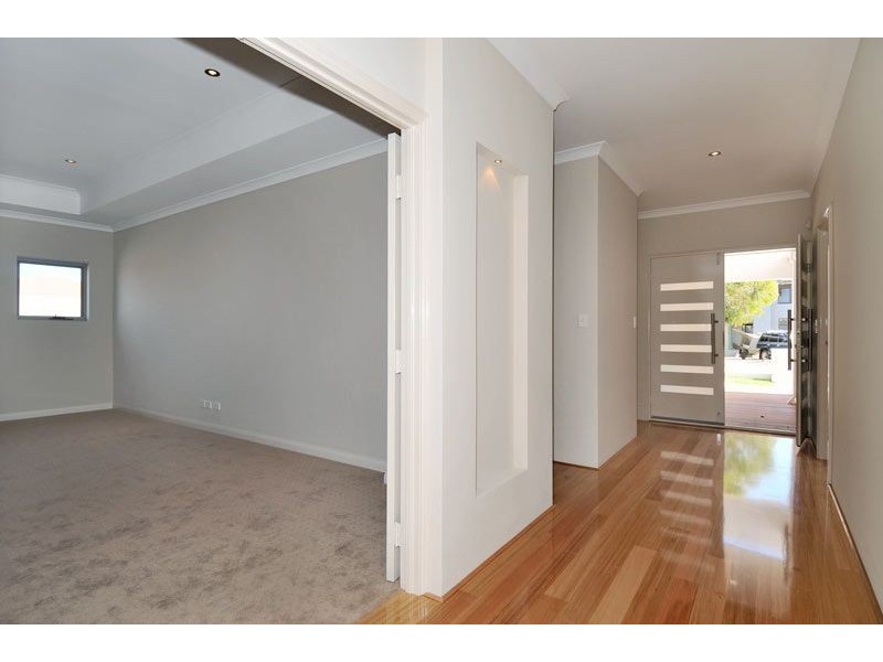9 Twilight Court, Dudley Park WA 6210