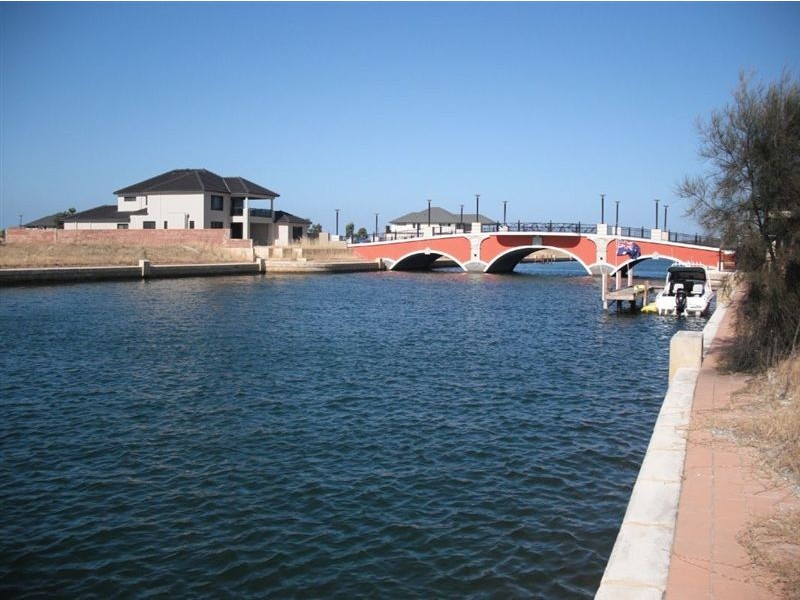 39 Waterlilly Drive, Dudley Park WA 6210