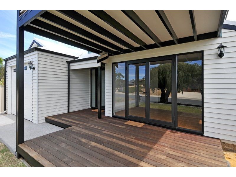 22A Queen Parade, Wannanup WA 6210