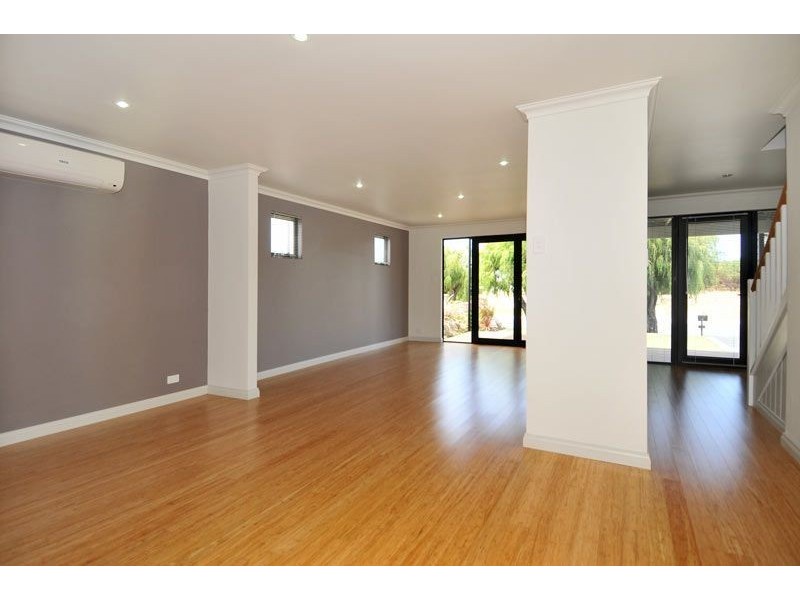 22A Queen Parade, Wannanup WA 6210