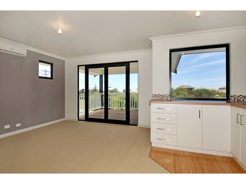 22A Queen Parade, Wannanup WA 6210