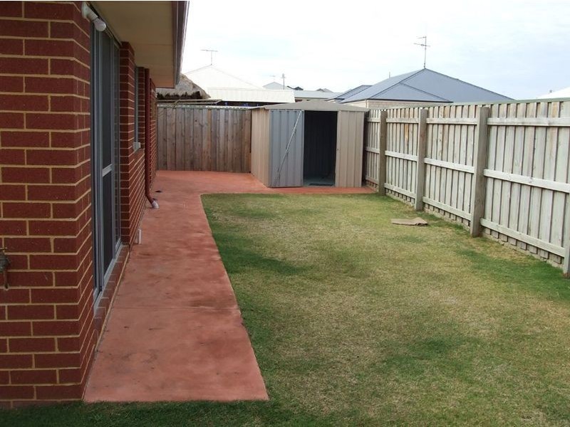 51 Hibbertia Follow, Halls Head WA 6210