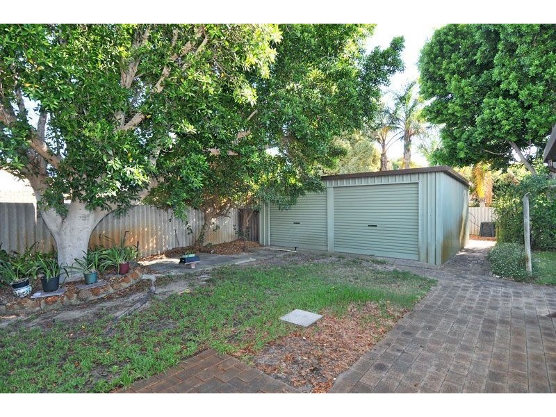 28 Hanson Way, Dudley Park WA 6210