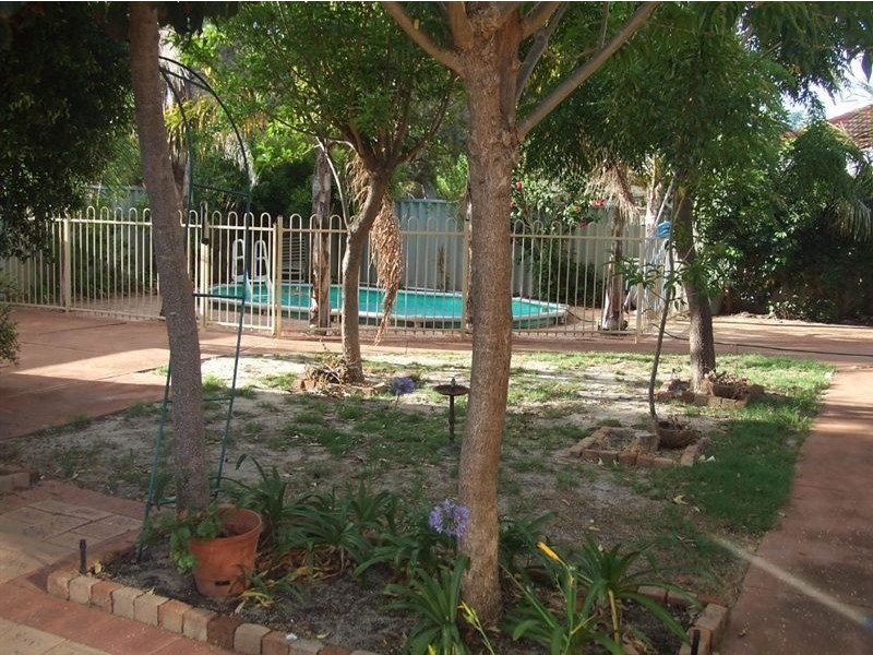 4 Willoughbridge Crescent, Erskine WA 6210