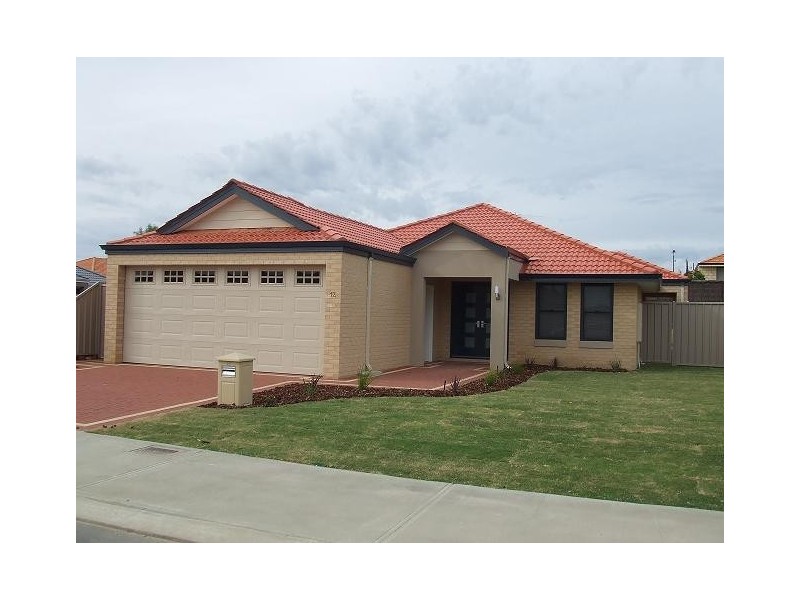 12 Wuralling Pass, Wannanup WA 6210