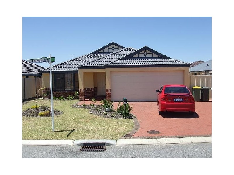 12 Pineknoll Crescent, Meadow Springs WA 6210