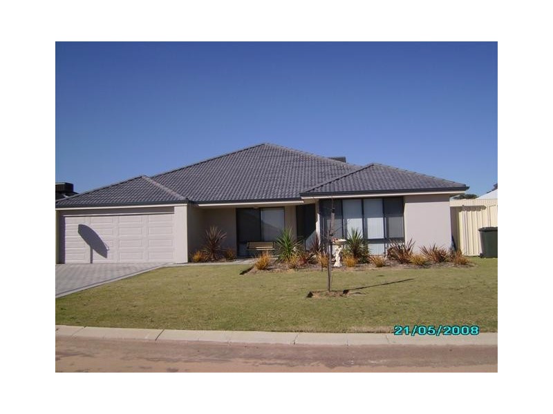 18 Albina Chase, Lakelands WA 6210