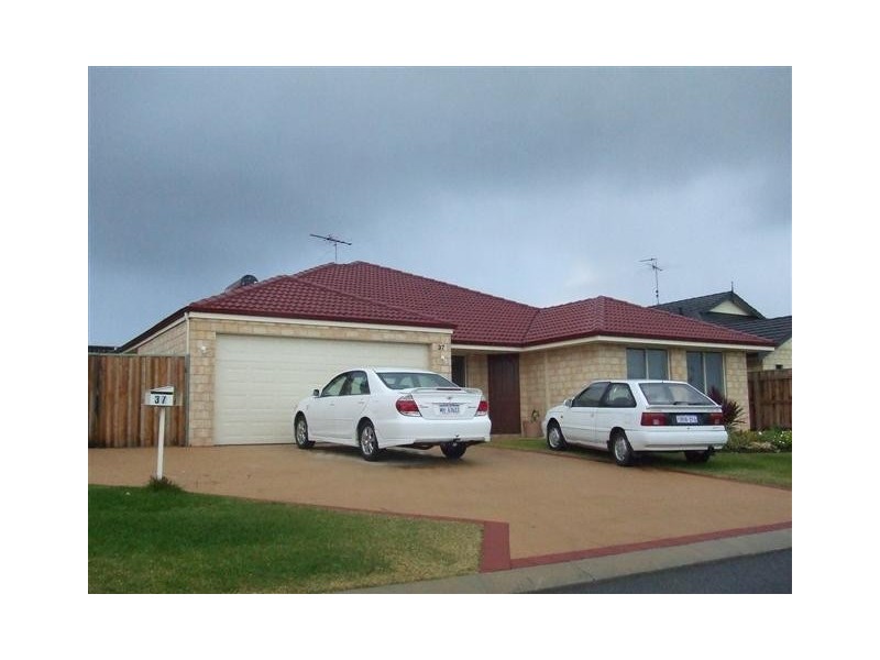 37 Waratah Circle, Halls Head WA 6210