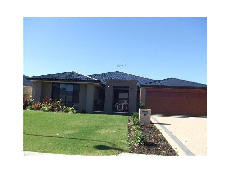 12 Garcia Loop, Lakelands WA 6210