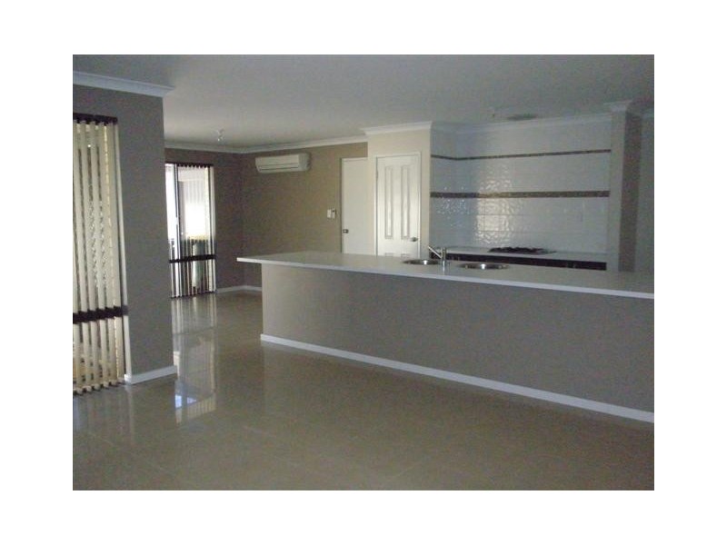 12 Garcia Loop, Lakelands WA 6210