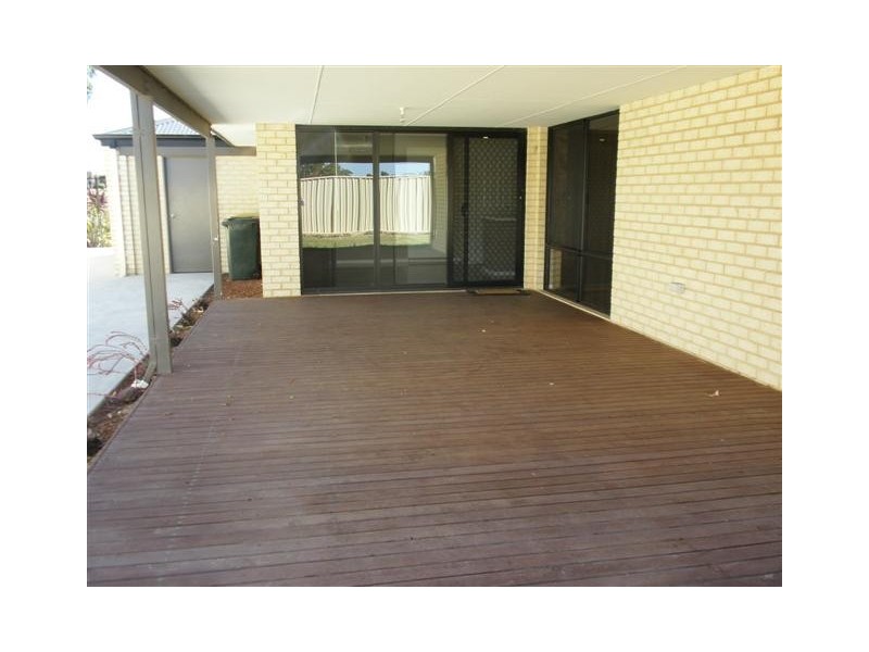 12 Garcia Loop, Lakelands WA 6210