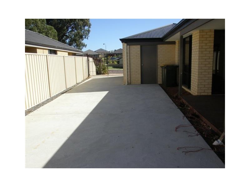 12 Garcia Loop, Lakelands WA 6210