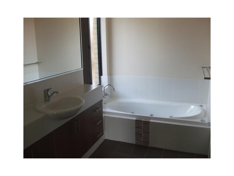 6 Santalum Circus, Halls Head WA 6210